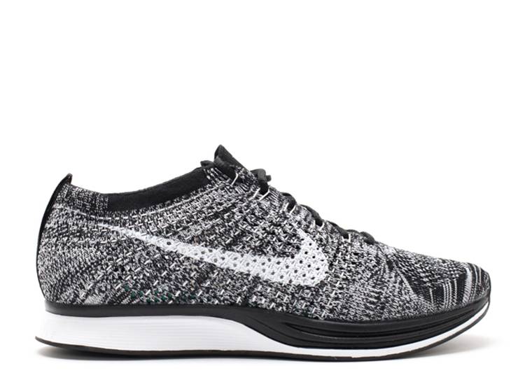 Nike Flyknit Racer Oreo 2